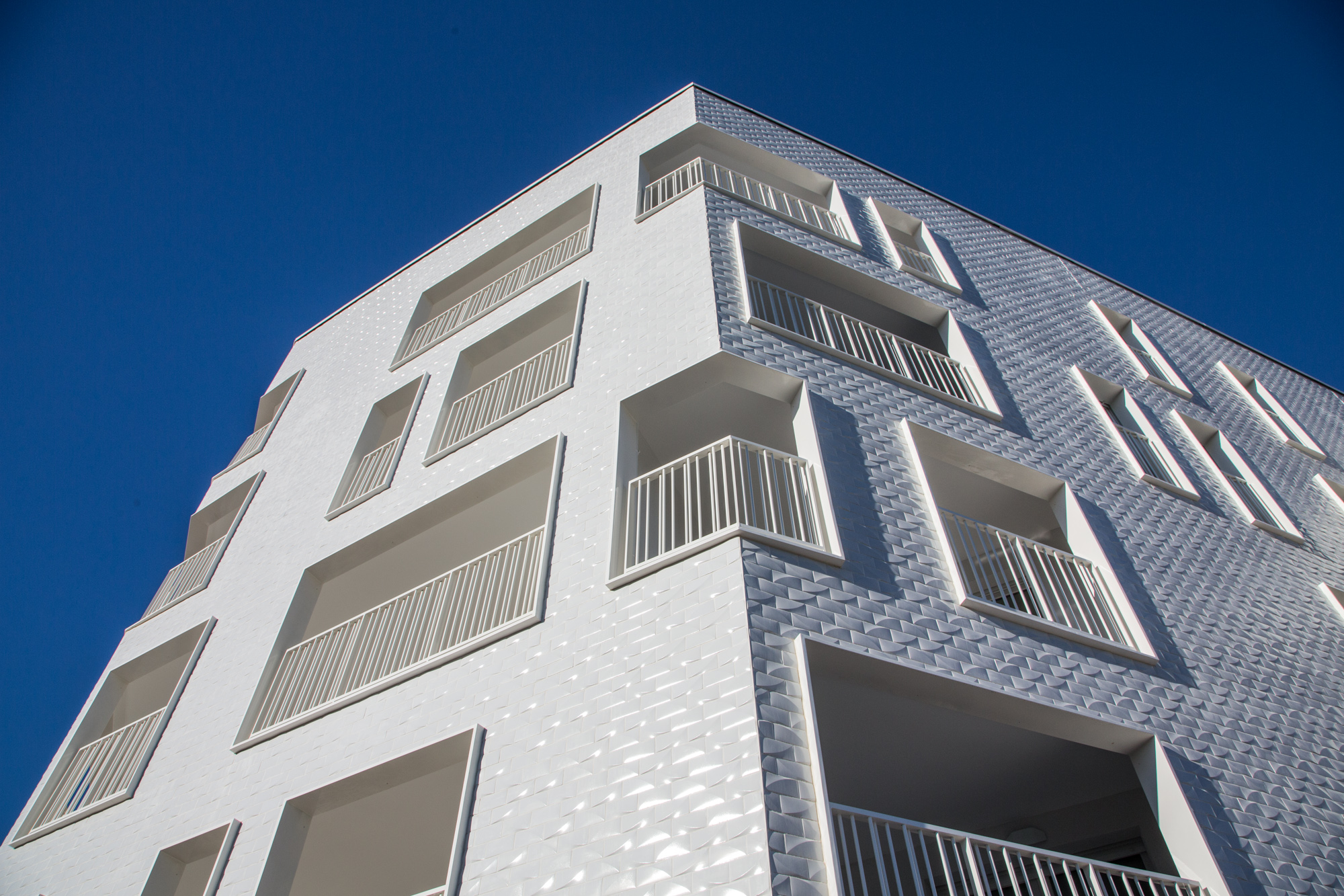 Casalgrande Padana Bios Self Cleaning (La Berquiere_Marseille France)_01